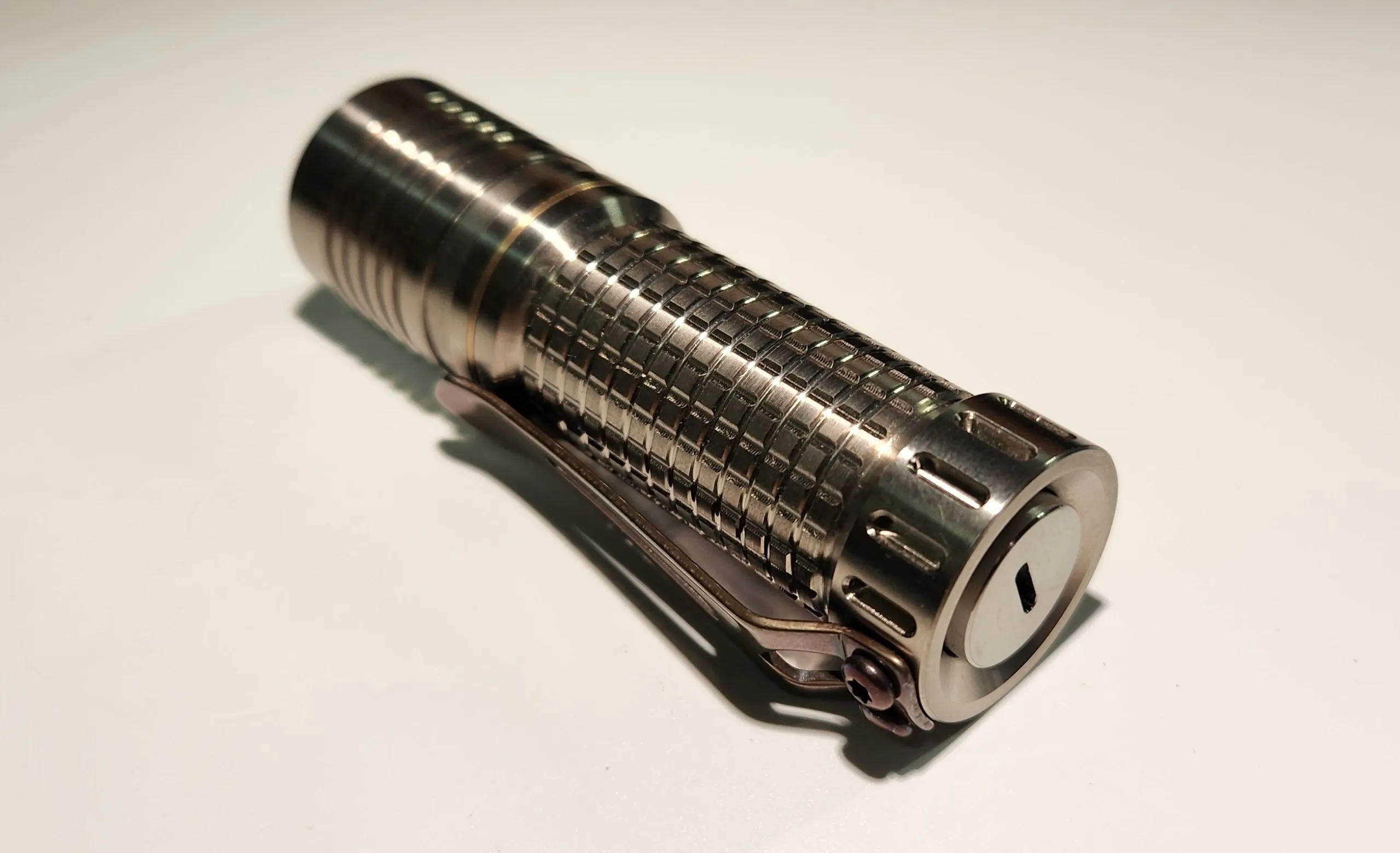 Maeerxu XT3 V2 Titanium 18350 3000LM EDC LED Flashlight